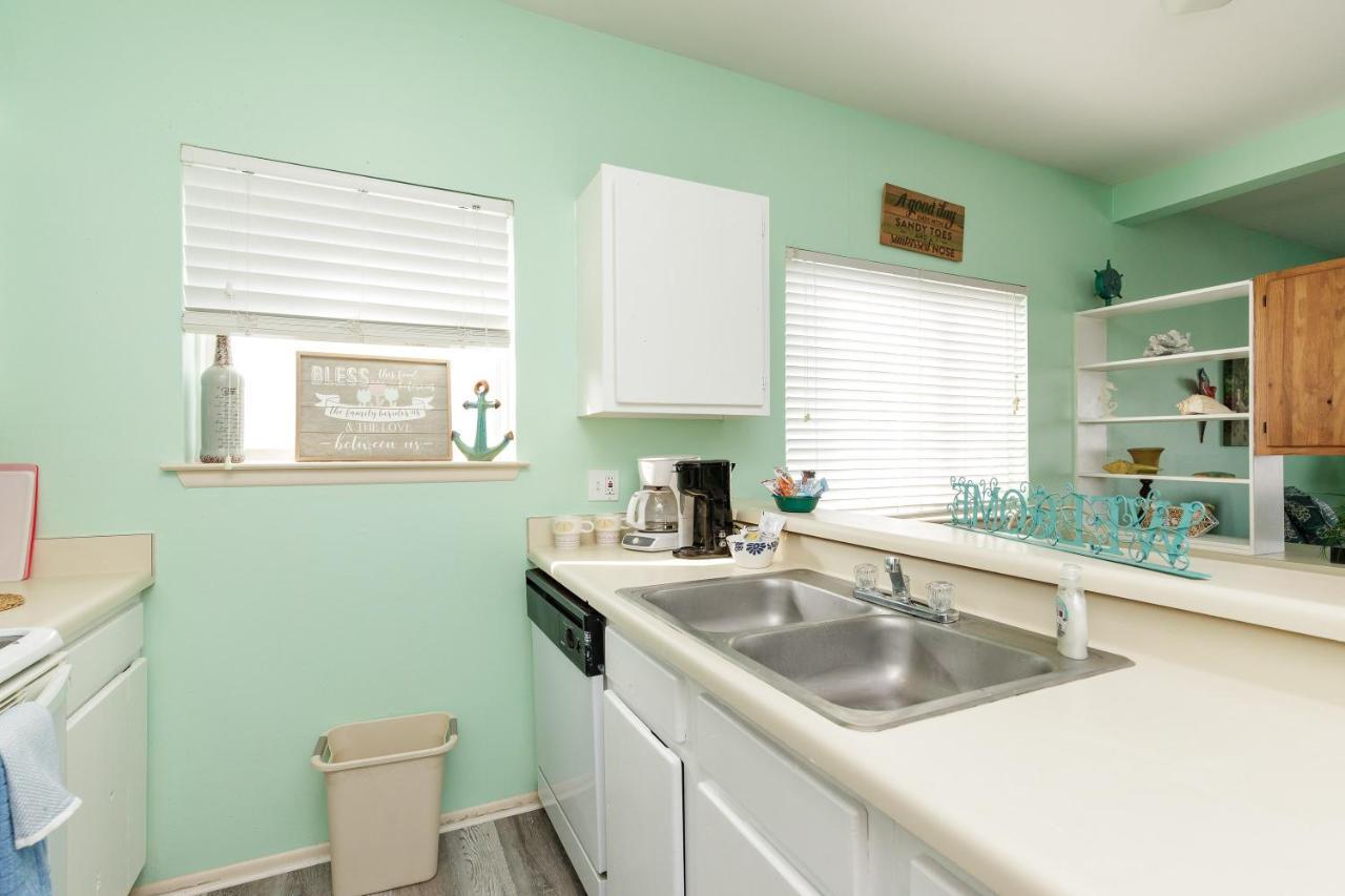 Corpus Christi Beachside Condo: Padre Island Retreat Exterior photo